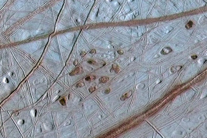 Europa_Moon_Surface_Features